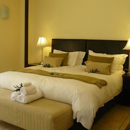 Moon And Sixpence Garden Guest House มัลเดอร์สดริฟต์ ภายนอก รูปภาพ