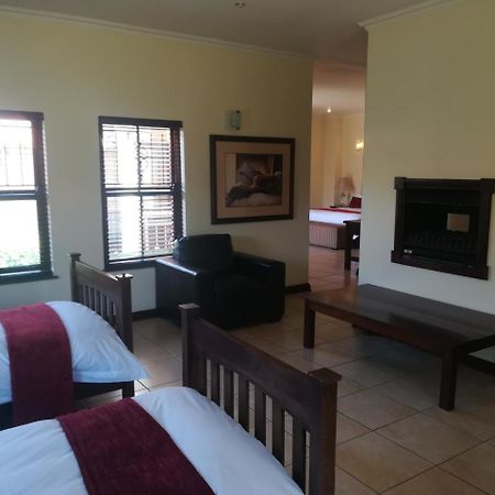 Moon And Sixpence Garden Guest House มัลเดอร์สดริฟต์ ภายนอก รูปภาพ