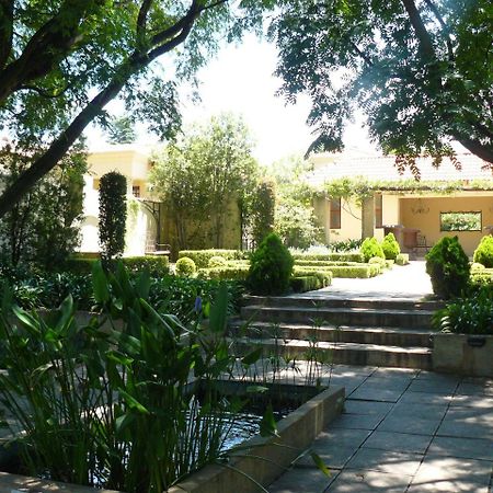 Moon And Sixpence Garden Guest House มัลเดอร์สดริฟต์ ภายนอก รูปภาพ