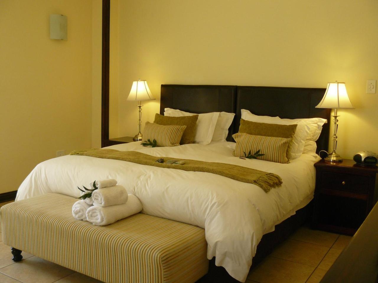 Moon And Sixpence Garden Guest House มัลเดอร์สดริฟต์ ภายนอก รูปภาพ