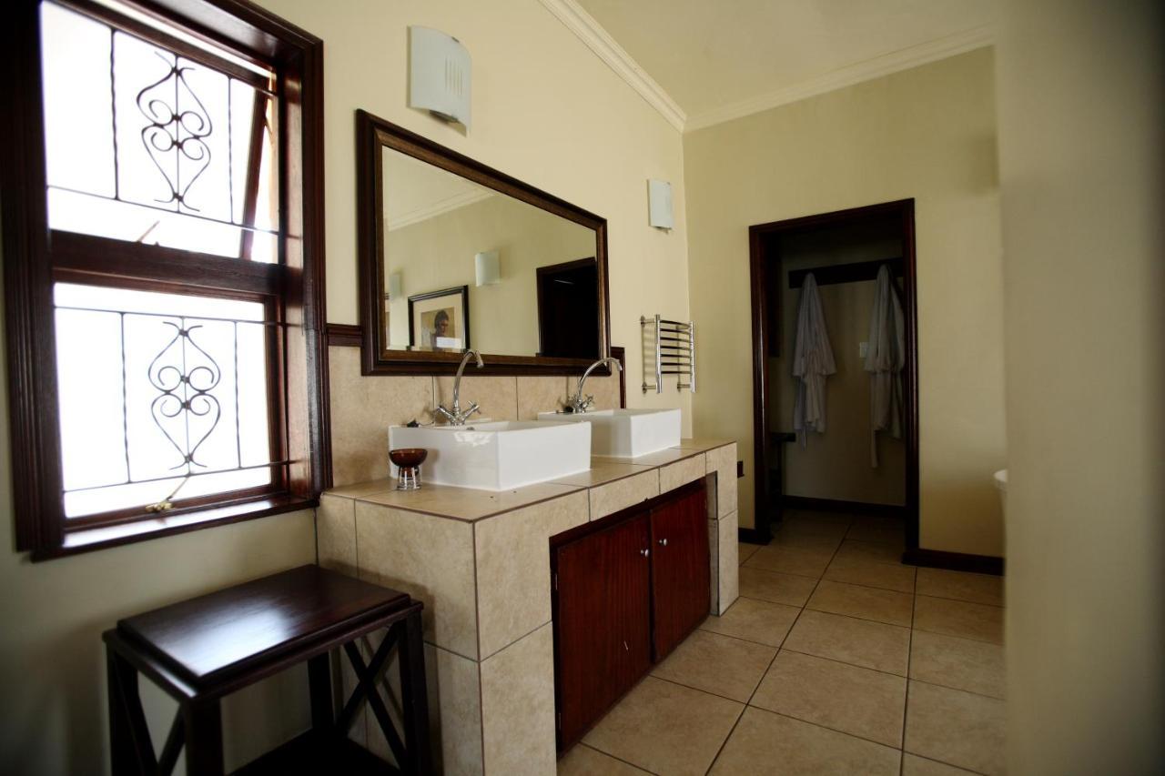 Moon And Sixpence Garden Guest House มัลเดอร์สดริฟต์ ภายนอก รูปภาพ