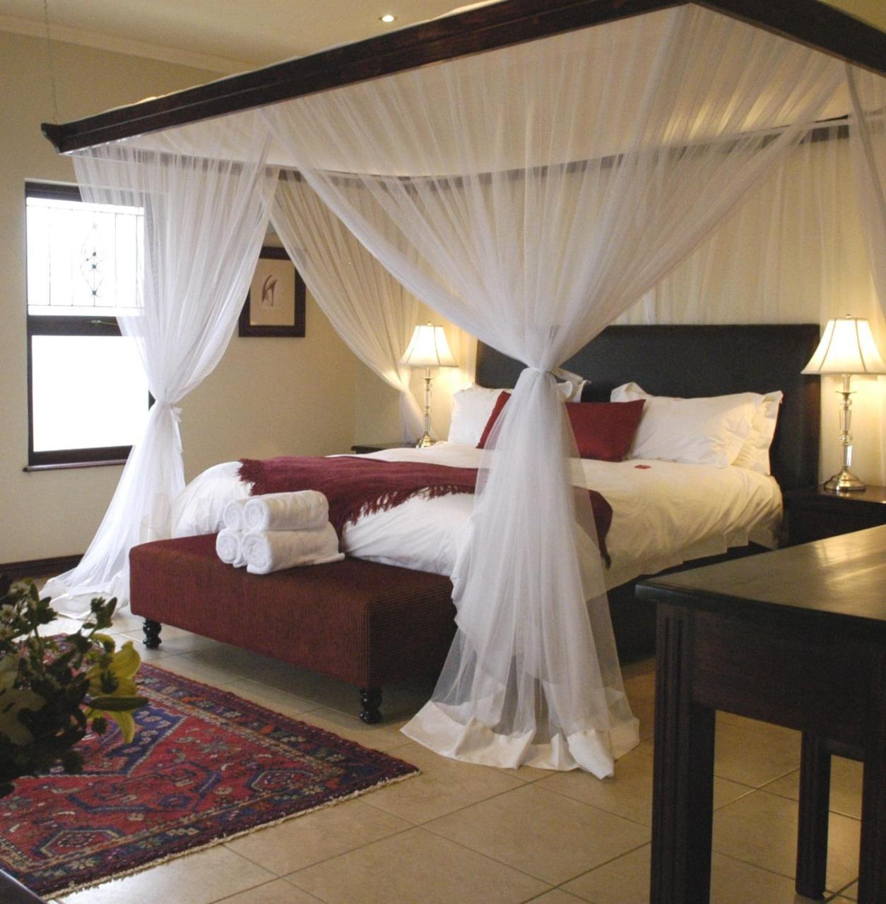 Moon And Sixpence Garden Guest House มัลเดอร์สดริฟต์ ภายนอก รูปภาพ
