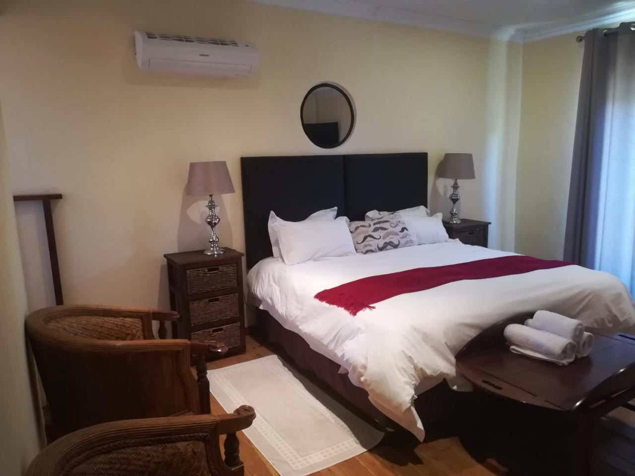 Moon And Sixpence Garden Guest House มัลเดอร์สดริฟต์ ภายนอก รูปภาพ
