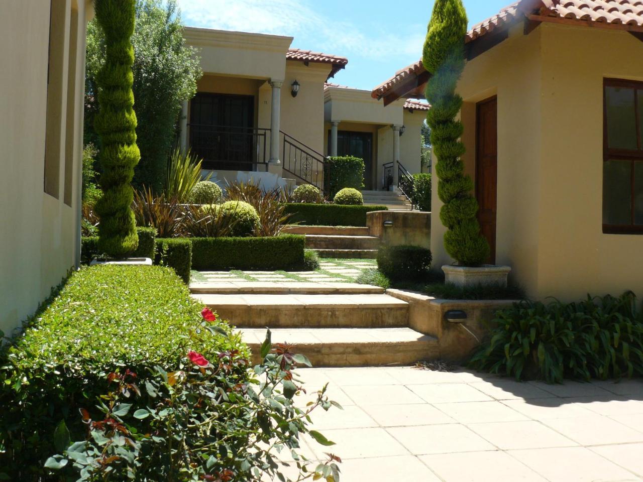 Moon And Sixpence Garden Guest House มัลเดอร์สดริฟต์ ภายนอก รูปภาพ
