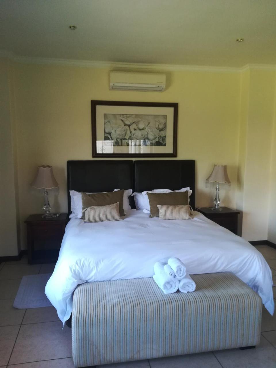 Moon And Sixpence Garden Guest House มัลเดอร์สดริฟต์ ห้อง รูปภาพ
