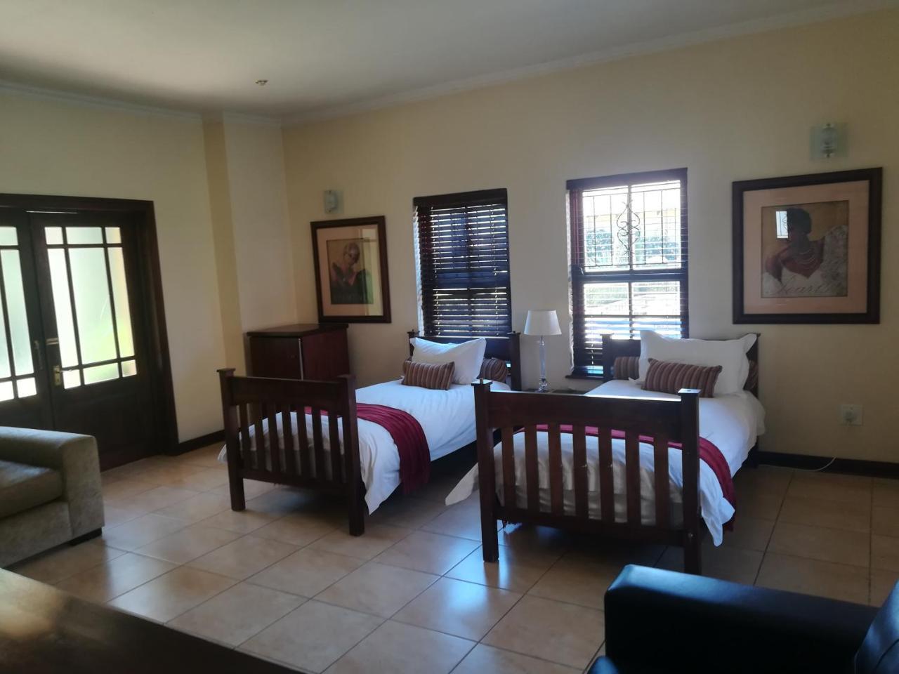 Moon And Sixpence Garden Guest House มัลเดอร์สดริฟต์ ห้อง รูปภาพ